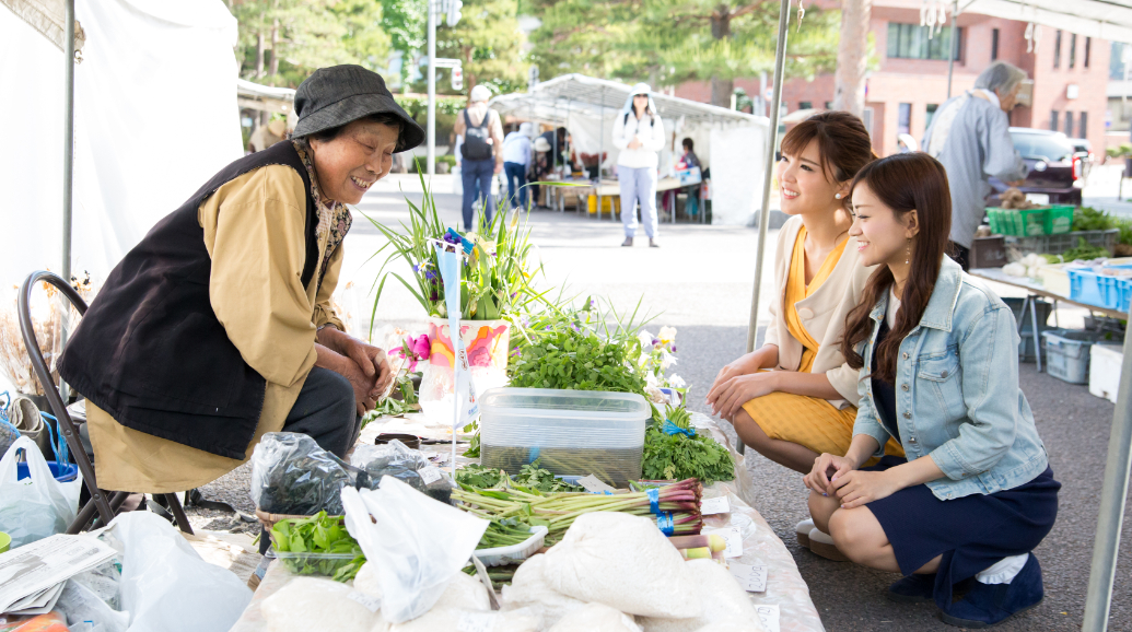 地元のおばさんたちとの素朴なやりとり、純粋な高山ことばを聞くことができます。